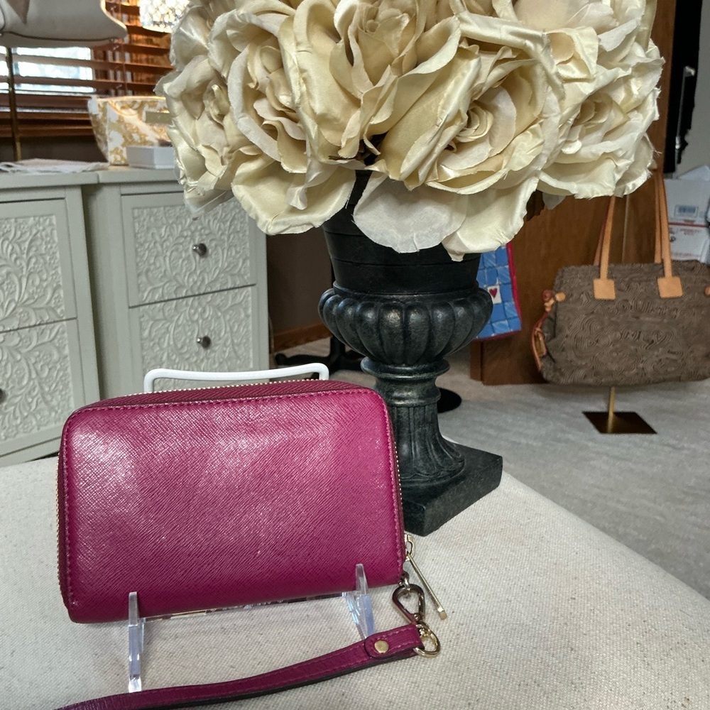 Michael Kors Pink and Gold Key Card Holder - Picture 4 of 13